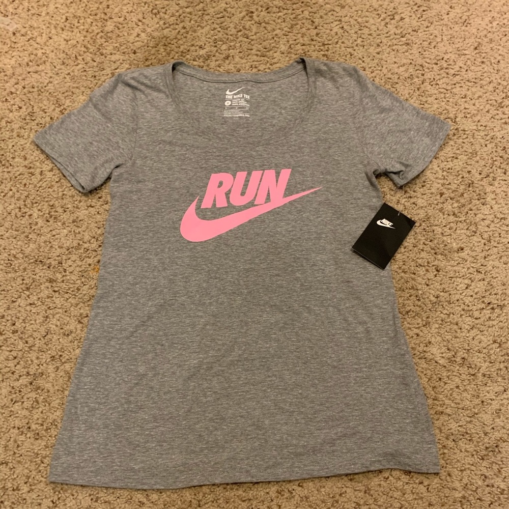 Nike Athletic cut tee